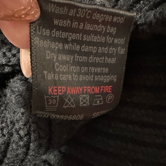 Sweaty Betty Men's Black Turtleneck Sweater - Picture 8 of 8